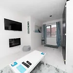 Hullidays - Trinity Studio Apt.